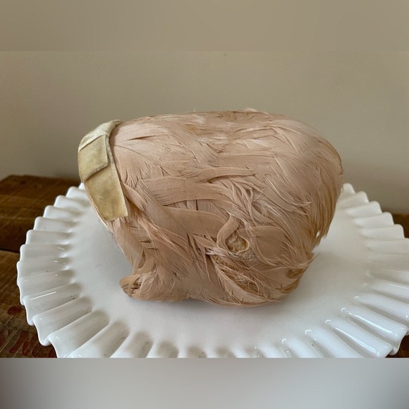 SOLD Vintage Retro Pink Feathered Statement Hat❤️ - Picture 2 of 7